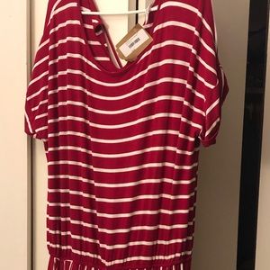 Jumpsuit it’s long. 3x equivalent to a size 22/24